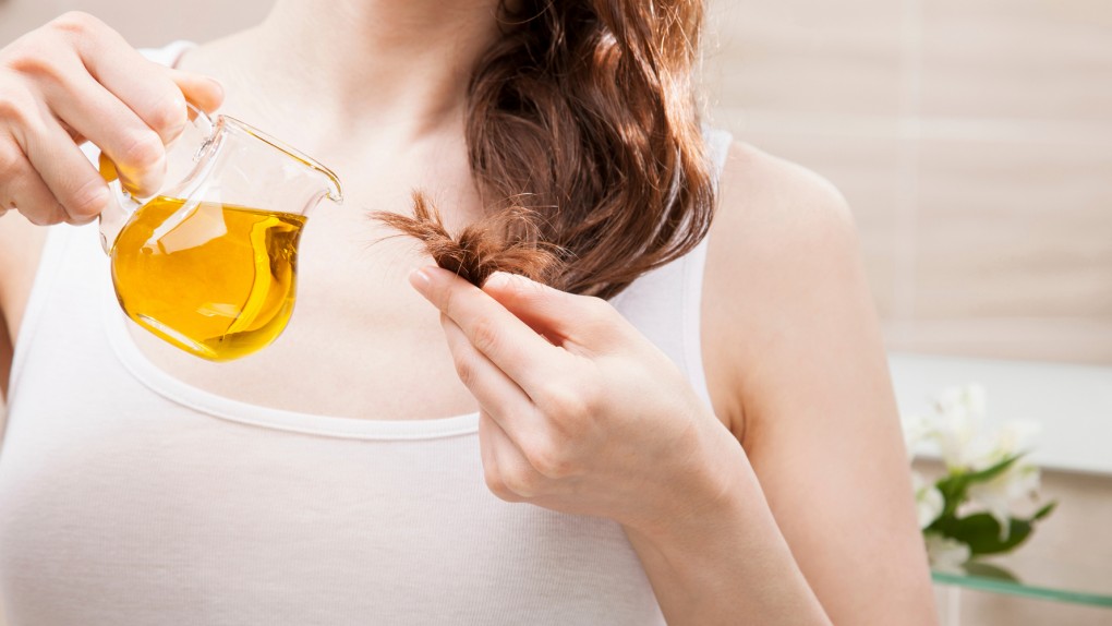 Olejowanie włosów- po co w ogóle to robić? Zalety olejków
